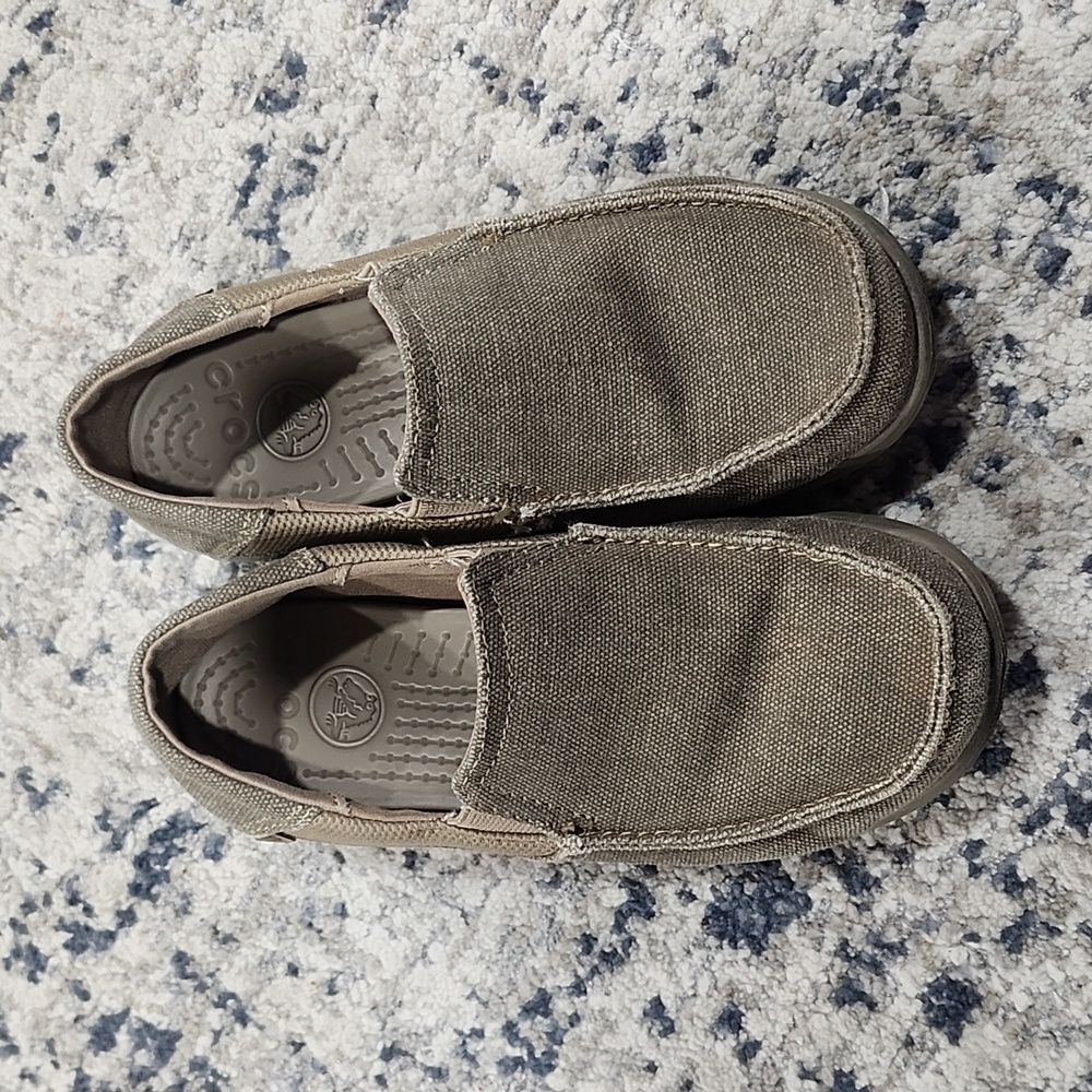 Crocs size 1